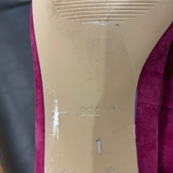 Talbots Raspberry Suede Ryan Novelty Gold Heart Comfort Flats (US 9.5M) - Picture 7 of 9